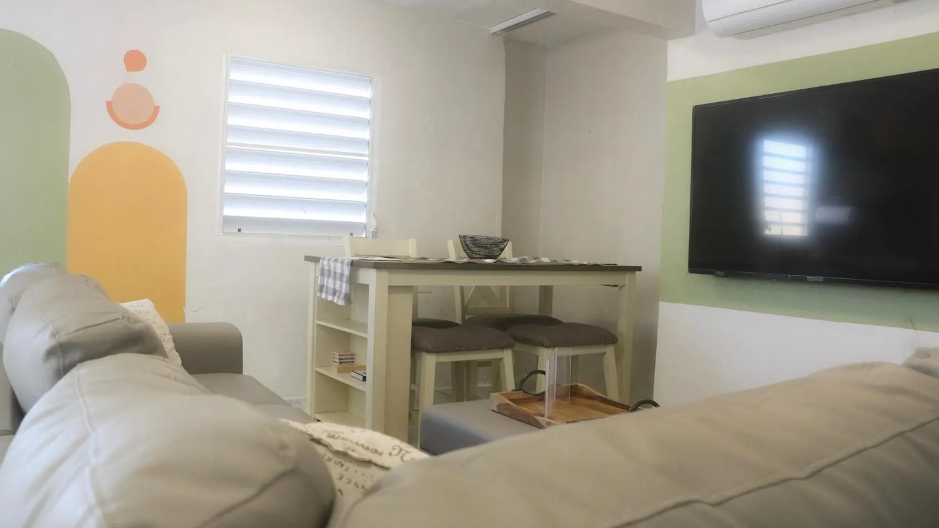 Cozy 4 Guest Apt With Air Conditioning, Free Parking & Wi-Fi Carolina